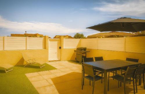 Vic-la-Gardiole Apartment | South Side, Pool, BBQ and AIR CONDITIONING