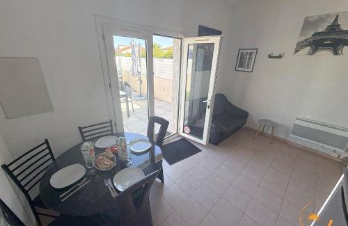 Vic-la-Gardiole Apartment | South Side, Pool, BBQ and AIR CONDITIONING