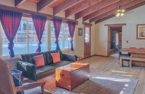 Lower Kingsbury House | South Tahoe Rustic Home! Sleeps Over 10! by RedAwning