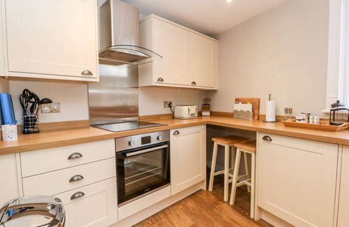 Macclesfield Cottage | SOUTH TOWER COTTAGE, family friendly, with a garden in Macclesfield