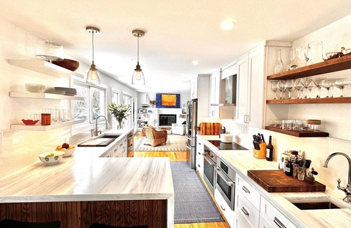 Tuckahoe House | Southampton Hilltop Oasis