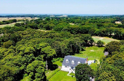 Tuckahoe House | Southampton Hilltop Oasis
