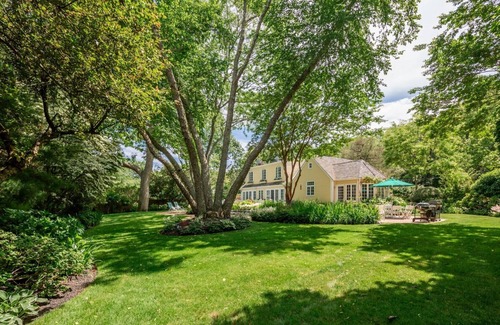 Tuckahoe Cottage | Southampton Secret Garden, Charming 3BR/3 BA Cottage and Pool
