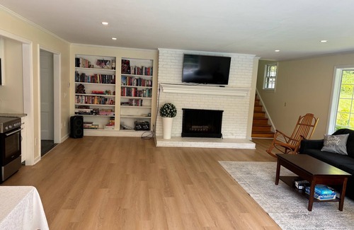 Southbury Apartment | Southbury Charming Studio Retreat on Beautiful Grounds — Sleeps 4
