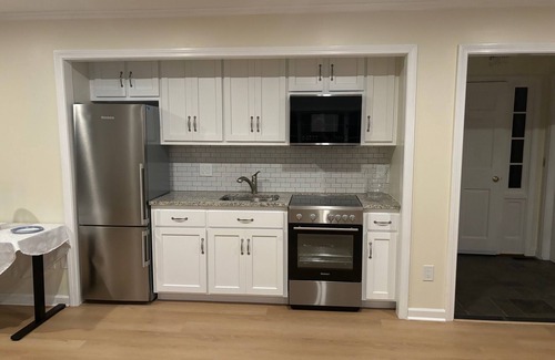 Southbury Apartment | Southbury Charming Studio Retreat on Beautiful Grounds — Sleeps 4