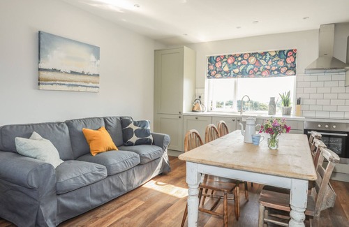 Holyhead Cottage | SOUTHCOTT APARTMENT, pet friendly, with a garden in Trearddur Bay