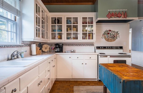 Lockhart House | Southern Charm, ideally located in Central Texas