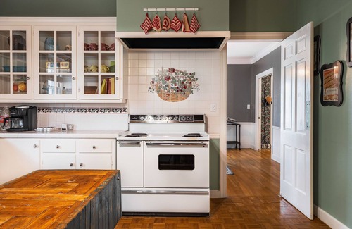 Lockhart House | Southern Charm, ideally located in Central Texas