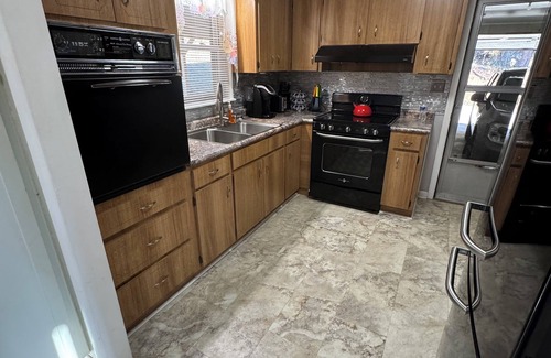 Burnsville House | Southern Charm Retreat! WiFi, Grill, Downtown Burnsville! Walk to everything!