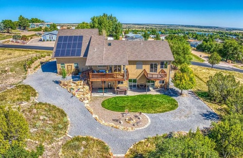 Colorado City House | Southern Colorado Escape with Hot Tub & Stunning Rocky Mountain Views