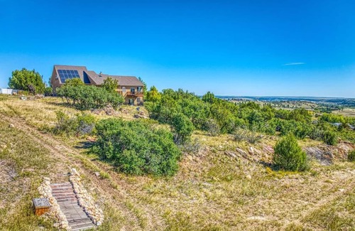 Colorado City House | Southern Colorado Escape with Hot Tub & Stunning Rocky Mountain Views