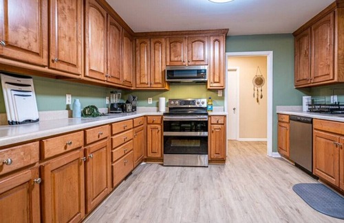 Huntsville House | ▨Southern Oasis▧ Ping Pong/Fiber Wifi/4 Beds