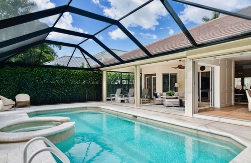 Old Naples House | SOUTHERN SUNSET - Olde Naples, Heated Pool & Spa, Walk to the beach!