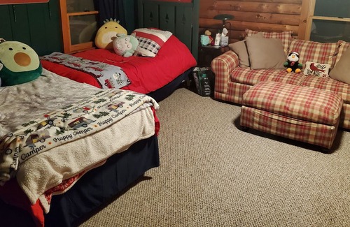 Wilmington Cabin | Southern Vermont log cabin, views, pond & 2 firepits. Winter Ski Weeks Available
