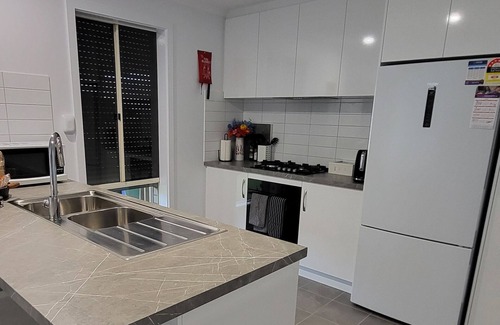 Seaford Meadows House | Southern Wine Region & Beach Staycation with breakfast daily