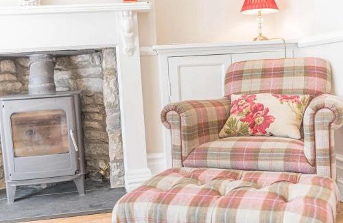 Kendal House | Southfield is a spacious period five bed, four bath with parking