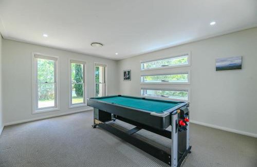 Dubbo House | Southlakes Haven - Lake Views, Pet Friendly