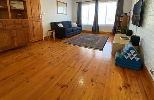 Port Noarlunga South House | Southport Beach House - just a 2 minute walk to the beach !