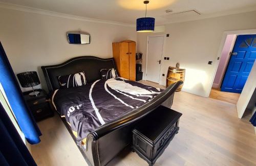 Southsea Apartment | Southsea Royale Studio, James Bond, Parking, Seafront