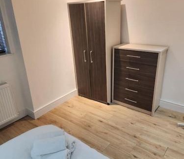 South Bermondsey Apartment | Southwark & City Apt 3B
