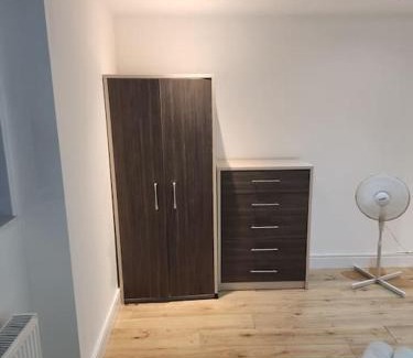 South Bermondsey Apartment | Southwark & City Apt 3B