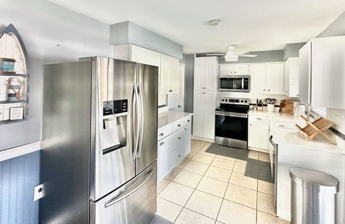 Pelican House | Southwest Cape Coral Escape with Luxurious Lanai & Heated Pool- No extra charge!