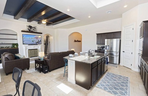 Las Cruces House | Southwest Luxe Golf Retreat + EV, Theater, Hot Tub