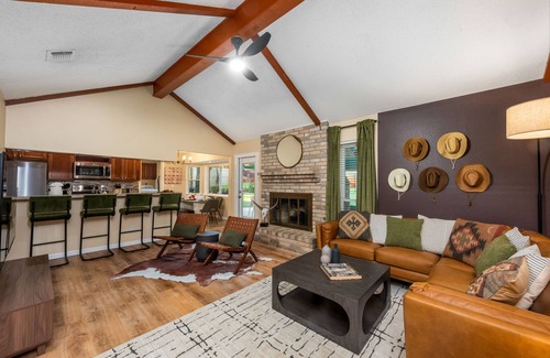 Blossoms Park House | Southwest Refresh- Heated Pool, Hot Tub, Game Room, Fire Pit, & Private Gym