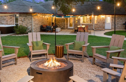 Blossoms Park House | Southwest Refresh- Heated Pool, Hot Tub, Game Room, Fire Pit, & Private Gym