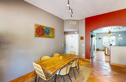 Oro Valley House | Southwestern home with hot tub, large yard, grill, & gas fireplace