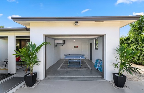 Boynton Beach House | SP: Luxury Delray/Chapel Hill Beach Retreat: Heated Pool, Porch & Ping Pong Fun!