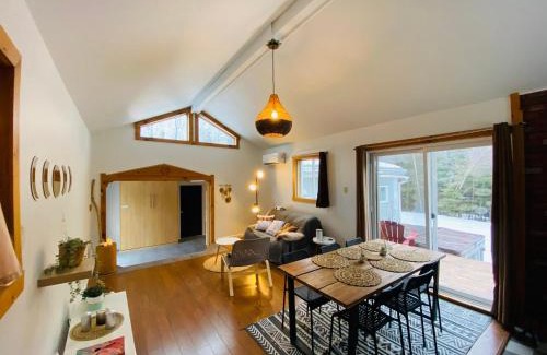 Chateau-Richer Ski Chalet | Spa and River - Le Petit Cocon