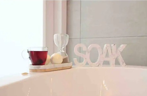 Campbell River Apartment | SPA Bathroom-Luxurious 2 Bdrm w/Fireplace