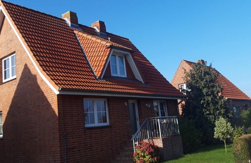 Fehmarn Apartment | Spacious vacation home with garden, pool and family-friendly facilities