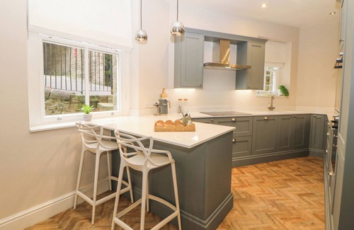 Buxton Cottage | SPA HOUSE, luxury holiday cottage, with open fire in Buxton