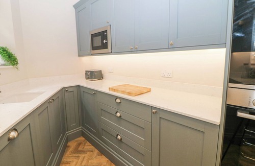 Buxton Cottage | SPA HOUSE, luxury holiday cottage, with open fire in Buxton