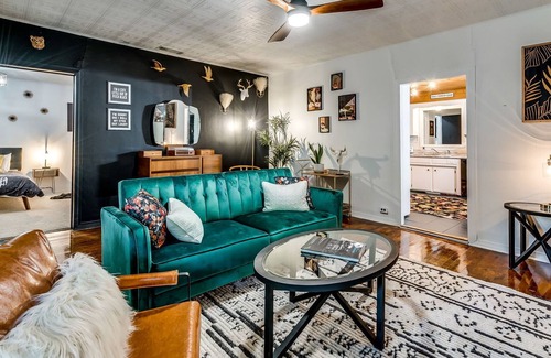 Weatherford House | Spa in Dreamy Yard! S