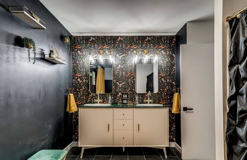 Weatherford House | Spa in Dreamy Yard! S