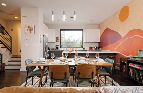 Riverside Terrace House | Space City - Prof. Design, Game Room, King BD