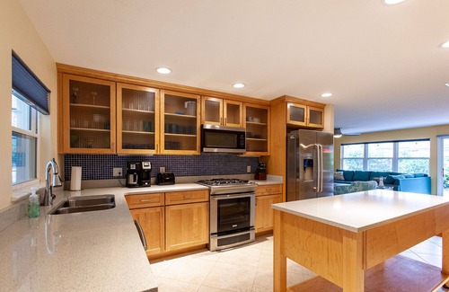 Harbor Heights Cottage | Space Coast Family Getaway Beach+Pool+Spa The Sea Turtle Cottage