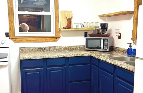 Lake Whitney Cabin | SPACE COWBOY cabin/studio