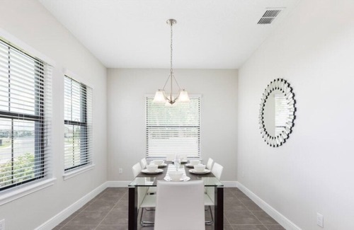 Haines City House | Space for Everyone! Huge 5 Bedroom Pool Home Near Theme Parks