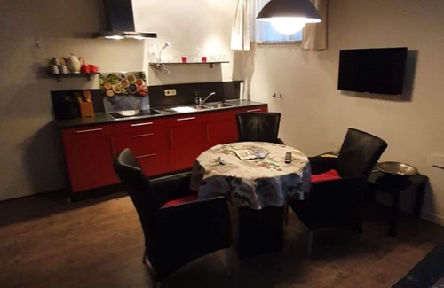 Senheim Condo | Space for up to 3 people and your beloved four-legged friend