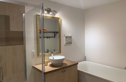 Valleyfield House | Spacious basement in nice area