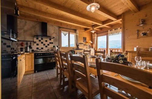Villarembert Ski Chalet | Spacious chalet apartment with Jacuzzi