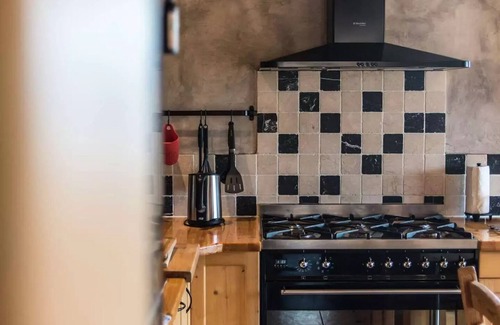 Villarembert Ski Chalet | Spacious chalet apartment with Jacuzzi