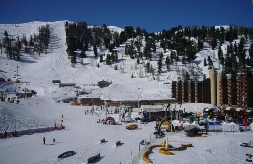Macot-la-Plagne Apartment | Spacieux appart rénové, 3 pièces + cabine, proche pistes, 8 pers, animaux admis - FR-1-181-1913