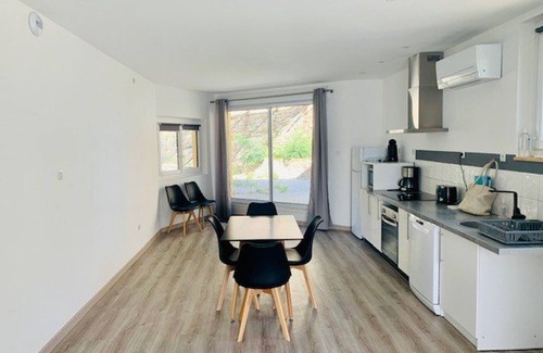 Amelie-les-Bains-Palalda Apartment | Spacious F2 with Terrace, Garden, and WiFi in City Center, 50m from Thermal Baths
