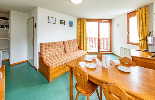 Saint-Francois-Longchamp Apartment | Spacious 2-BR Apartment for 7 with Balcony, Near Slopes and Shops