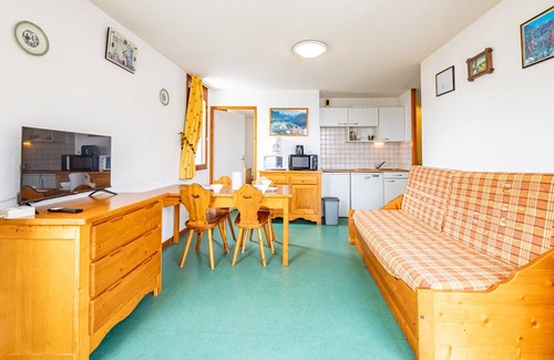 Saint-Francois-Longchamp Apartment | Spacious 2-BR Apartment for 7 with Balcony, Near Slopes and Shops